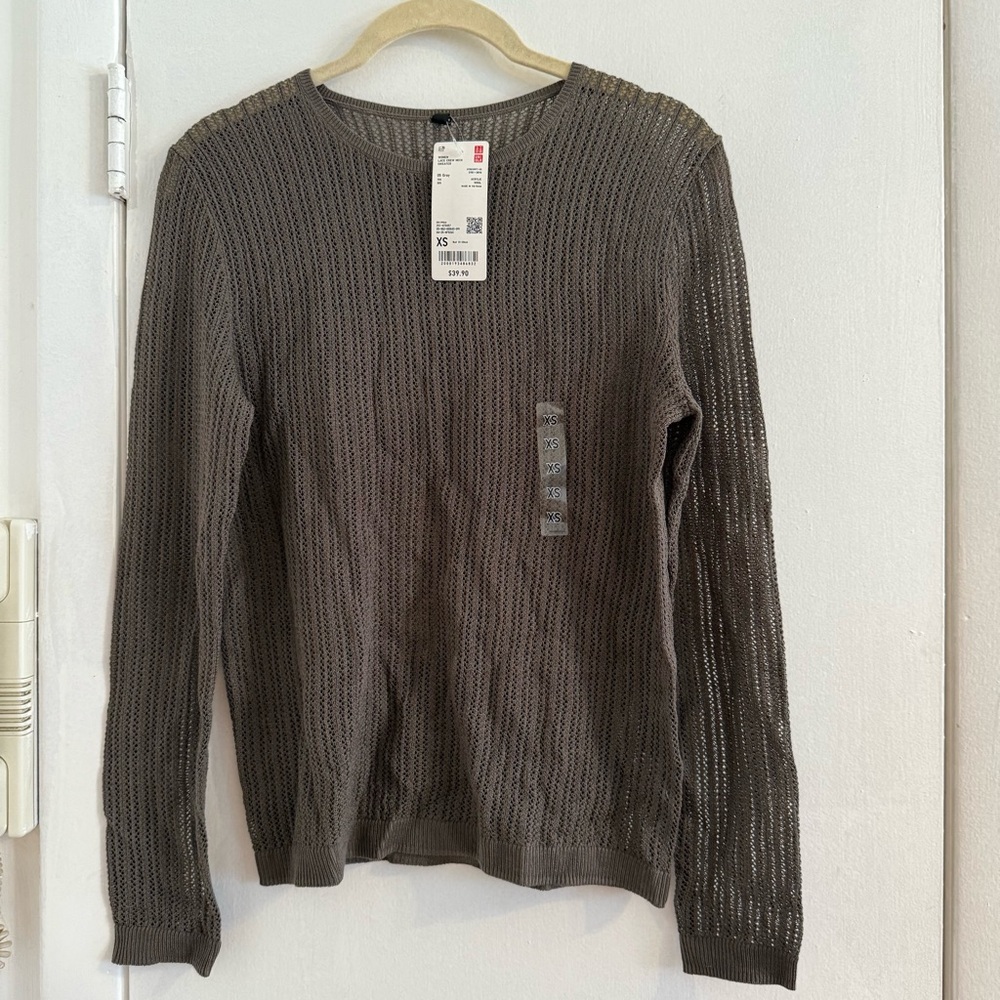 NWT Uniqlo Taupe LACE CREW NECK
SWEATER XS 70% acrylic 30% wool